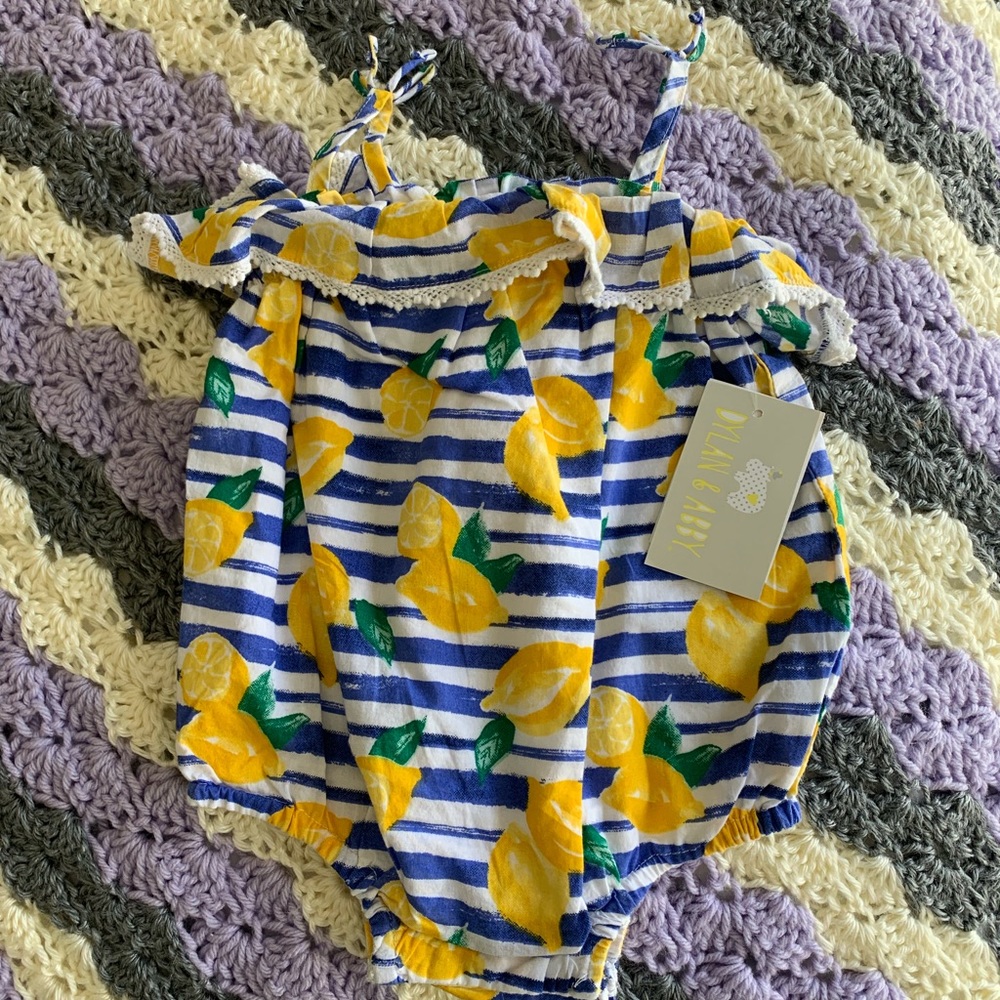 ✨🍋NWT Lemon Print Jumper🍋✨